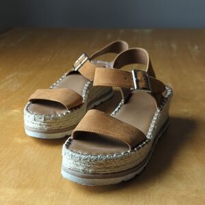 Universal Thread Tan Suede Espadrille Platform Sandals with Buckle